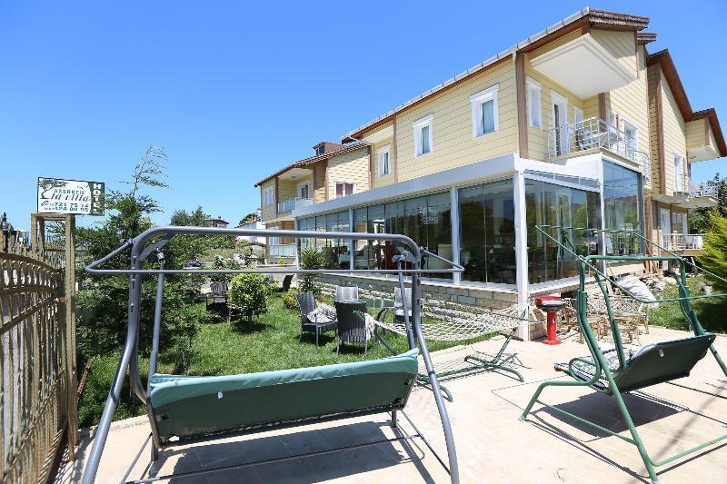 Assortie La Villa Hotel Ава Екстериор снимка