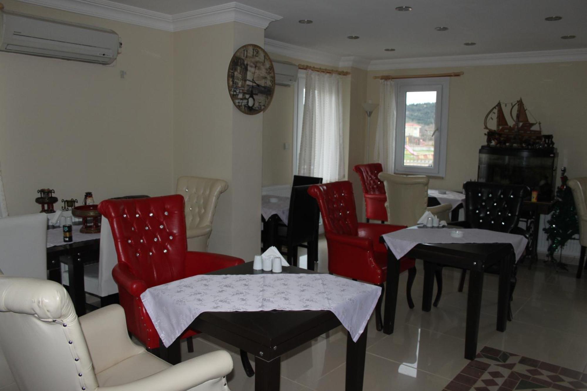 Assortie La Villa Hotel Ава Екстериор снимка