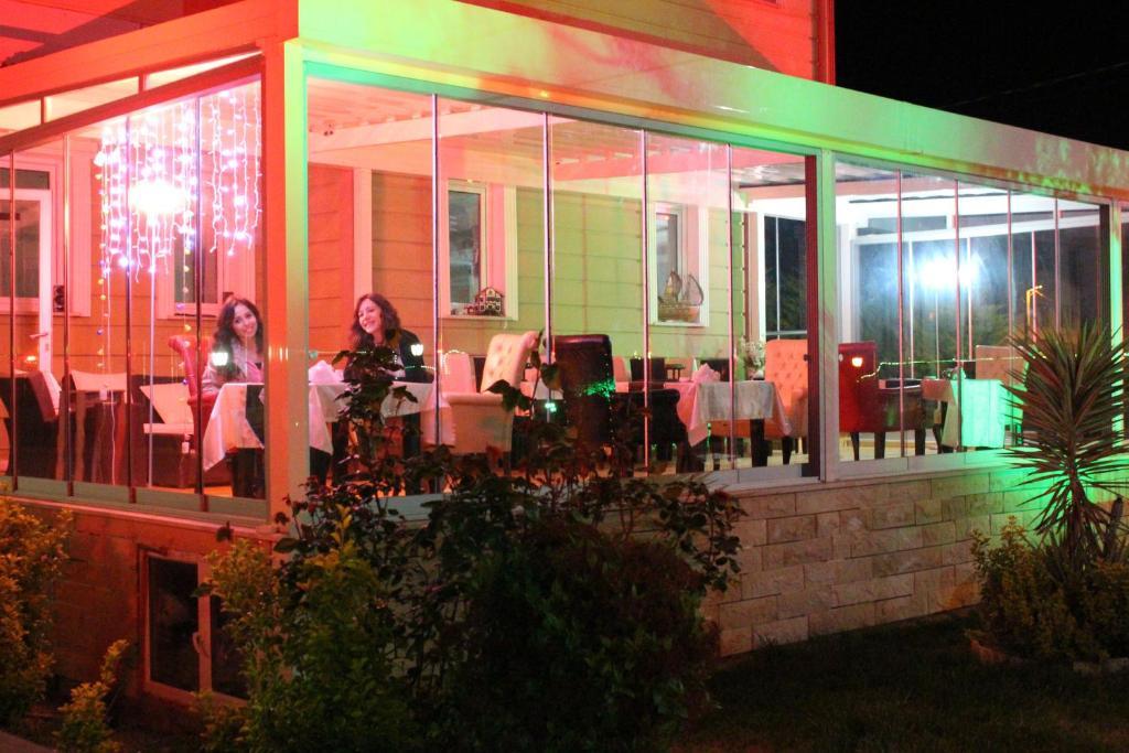 Assortie La Villa Hotel Ава Екстериор снимка