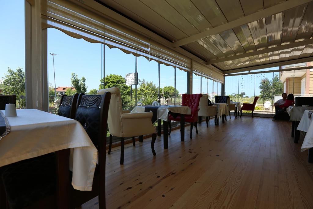 Assortie La Villa Hotel Ава Екстериор снимка