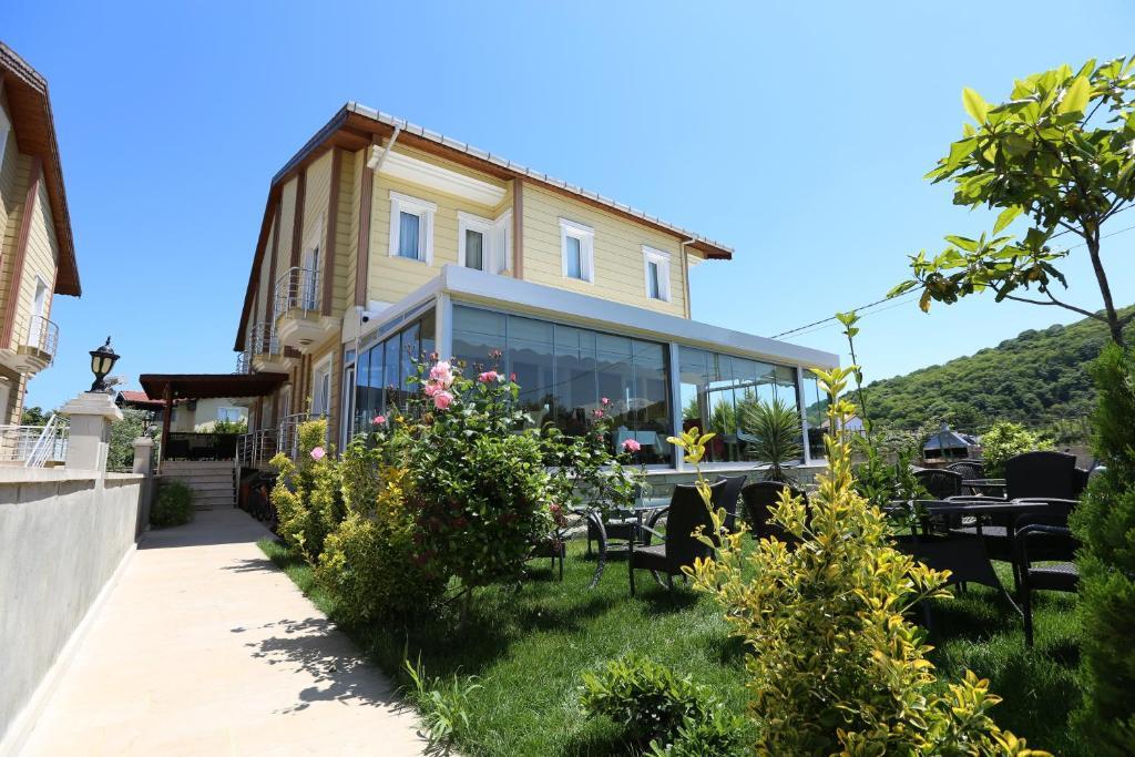 Assortie La Villa Hotel Ава Екстериор снимка