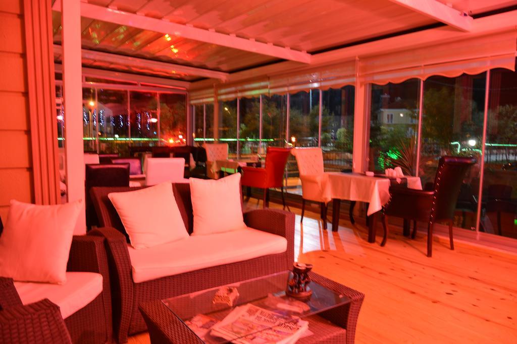 Assortie La Villa Hotel Ава Екстериор снимка