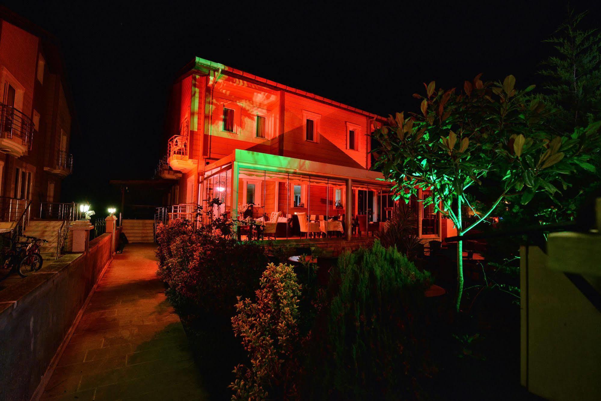 Assortie La Villa Hotel Ава Екстериор снимка