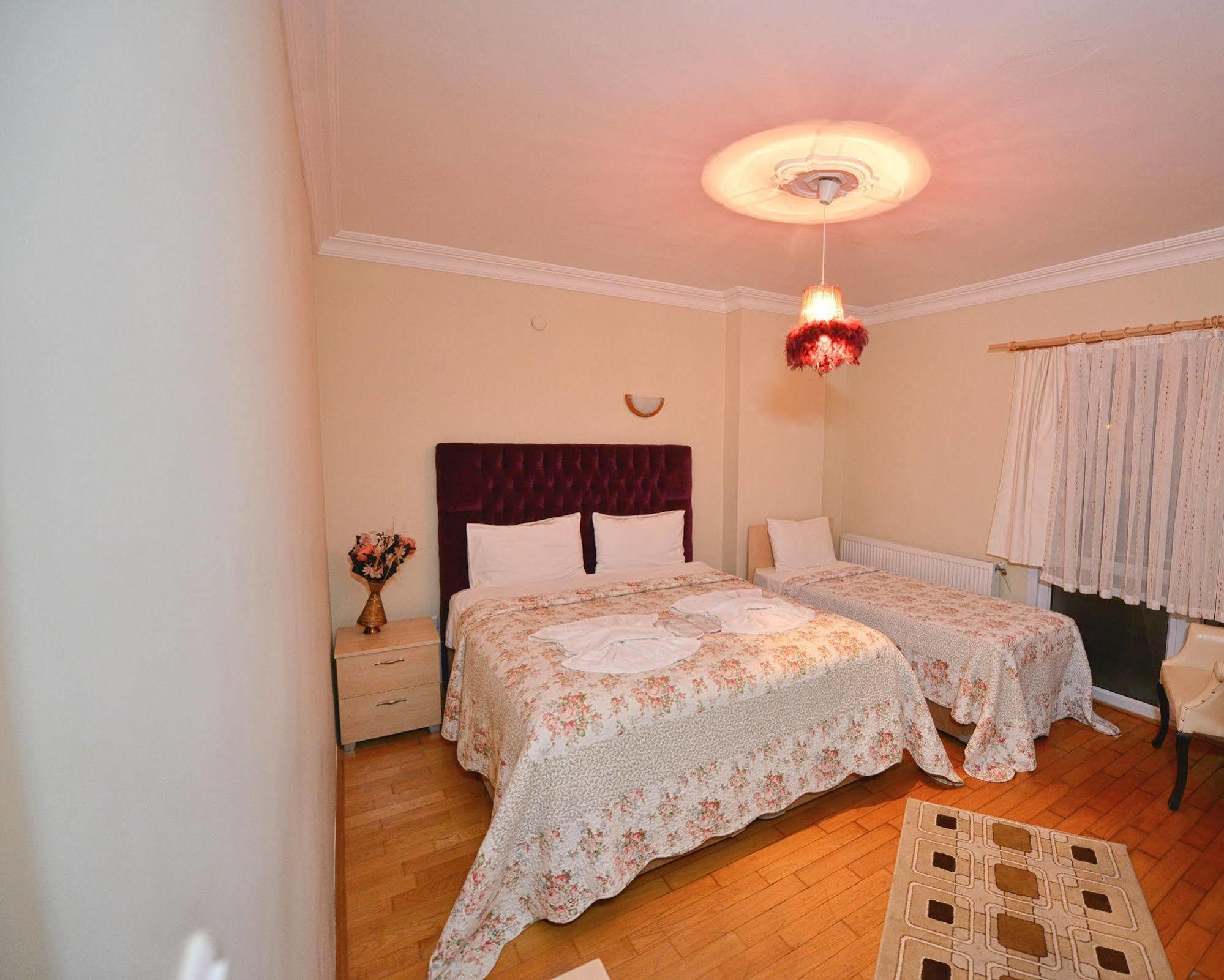 Assortie La Villa Hotel Ава Екстериор снимка