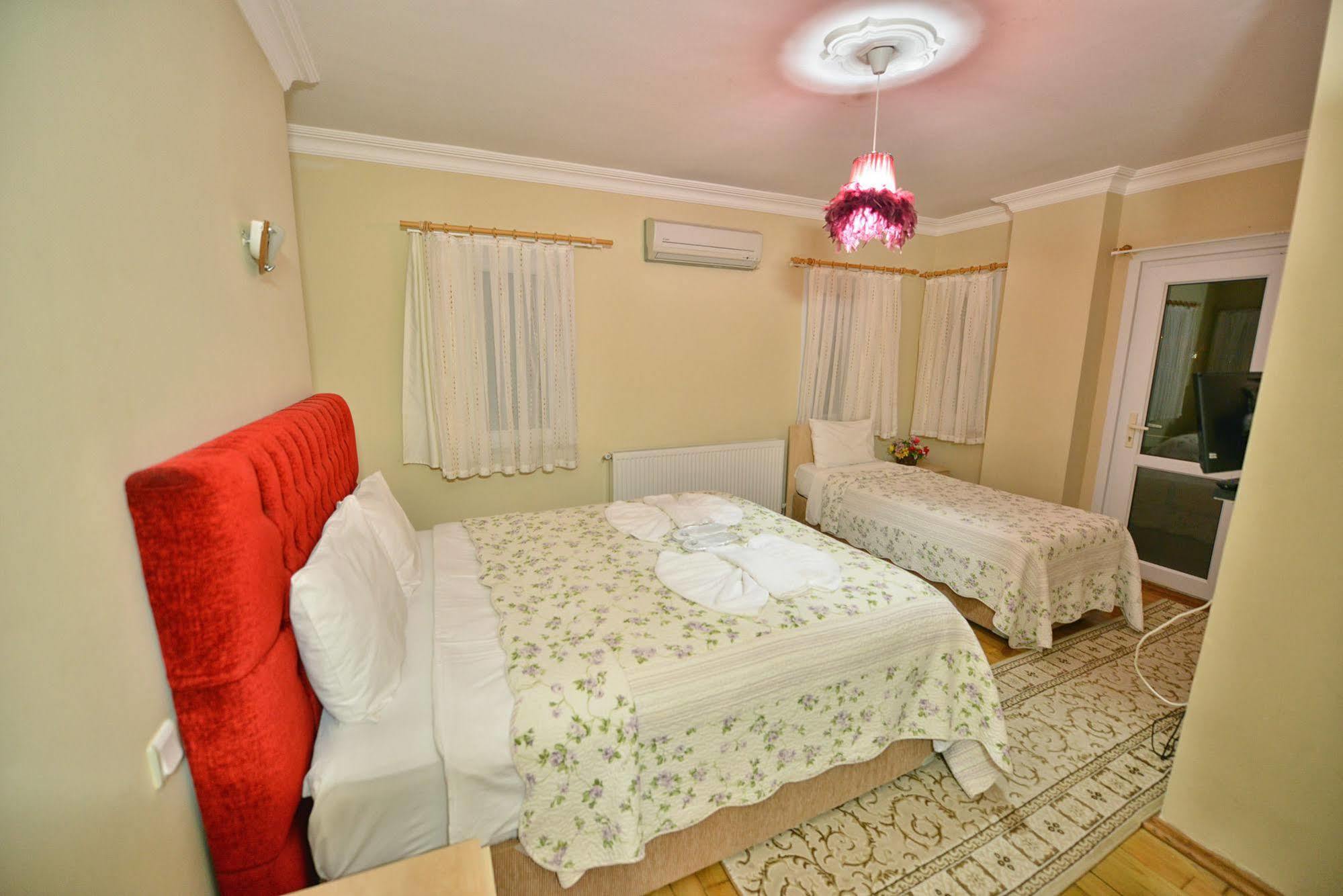 Assortie La Villa Hotel Ава Екстериор снимка