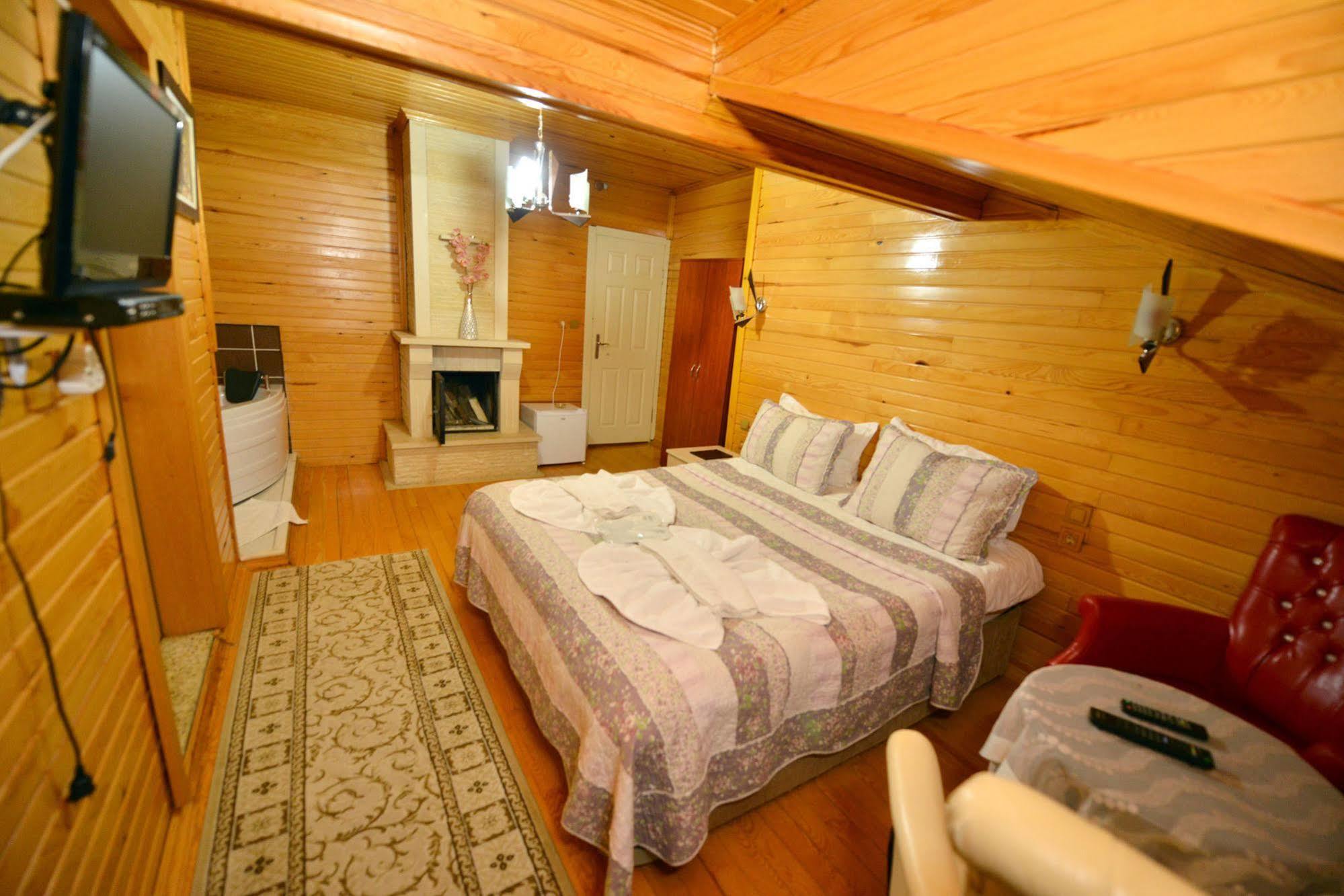Assortie La Villa Hotel Ава Екстериор снимка
